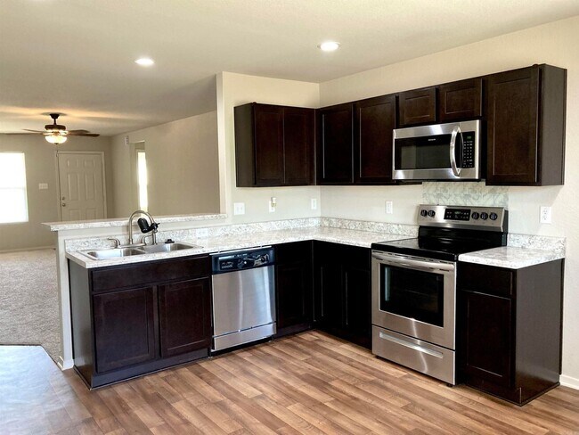 Building Photo - Contact Peggy at 501-676-1758 or Heather a...
