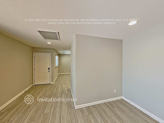 Building Photo - 1175 E Diamond Dr