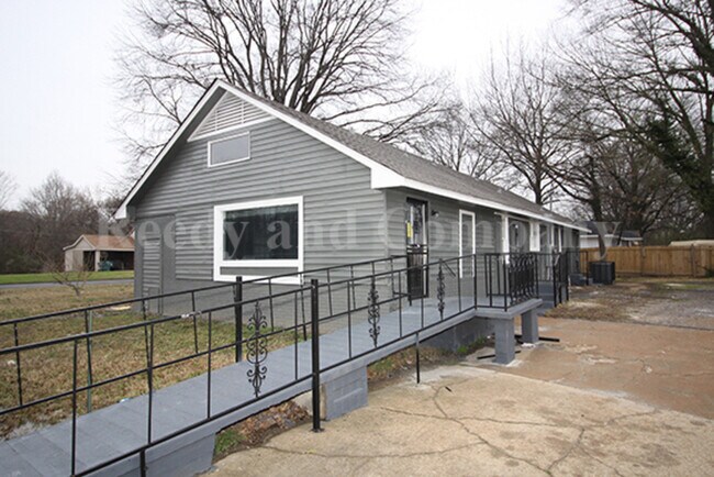 Building Photo - 1703 Goodhaven Dr