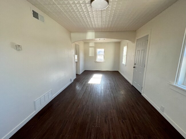 Building Photo - Updated Single Family Home!