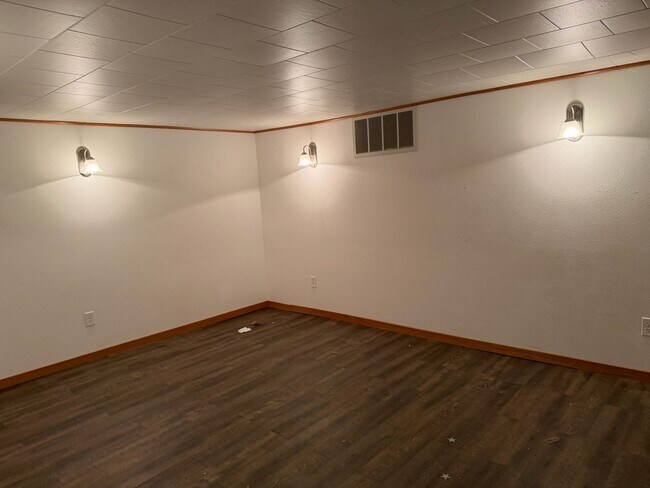 Building Photo - 306 15th Ave SW