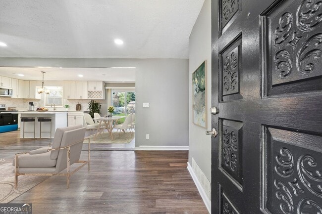 Building Photo - 2419 Greenway Dr