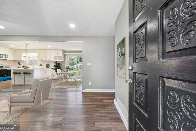 Foto del edificio - 2419 Greenway Dr