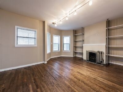 Primary Photo - 4640 N Kenmore Ave