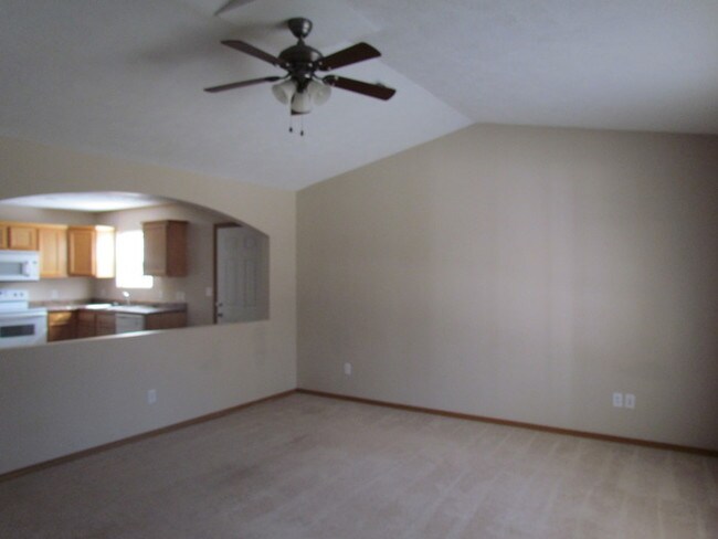 Foto del edificio - Fenced In Yard!! Move in 8 July !
