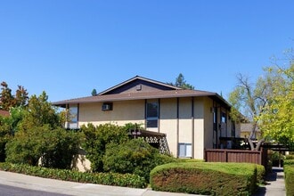 Building Photo - 65 Donegal Way
