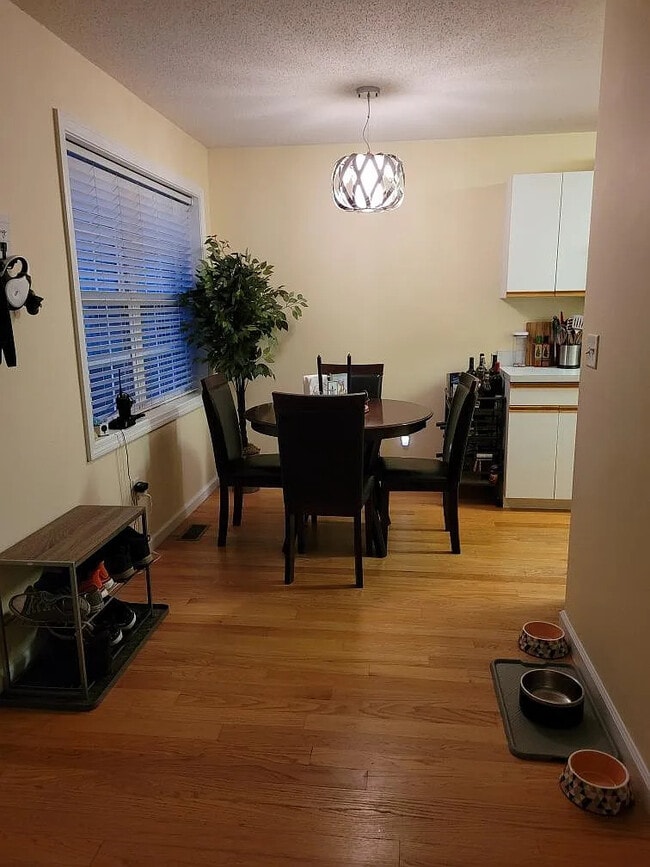 Building Photo - 1701 Sky View Dr