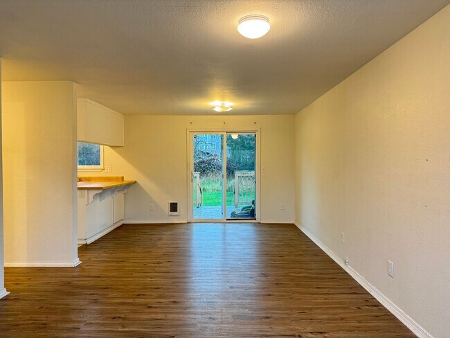 Building Photo - CLICK "REQUEST A TOUR" NOW!