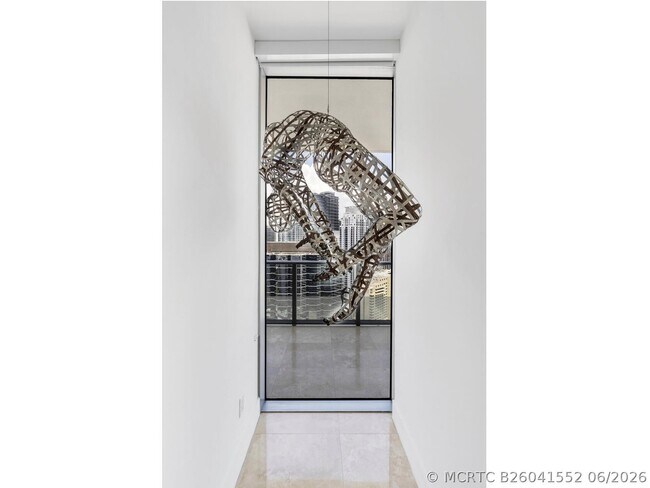 Building Photo - 1300 Brickell Bay Dr