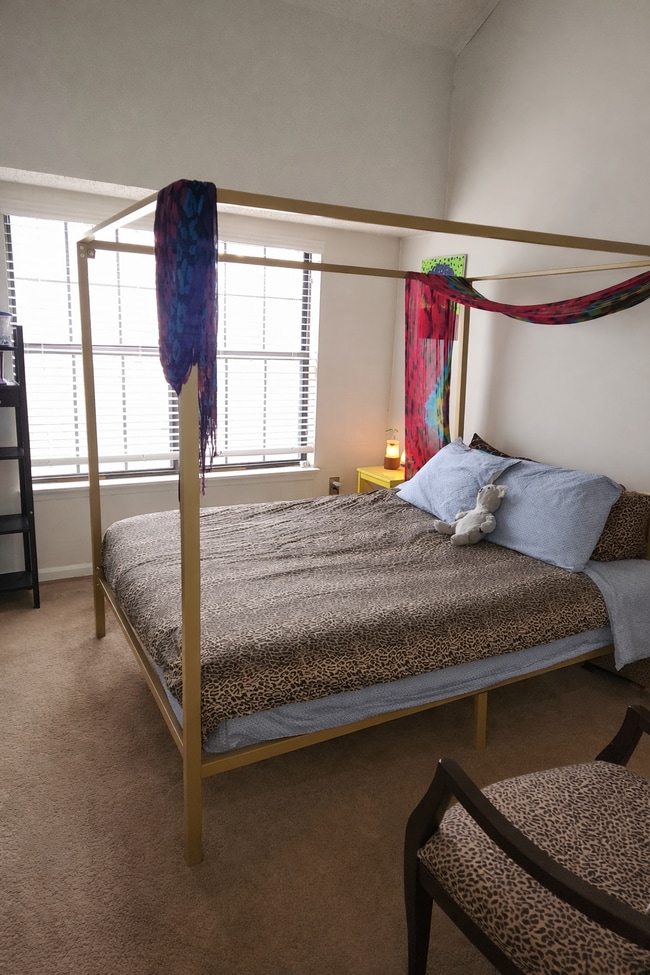 Building Photo - 1637 Carriage House Terrace