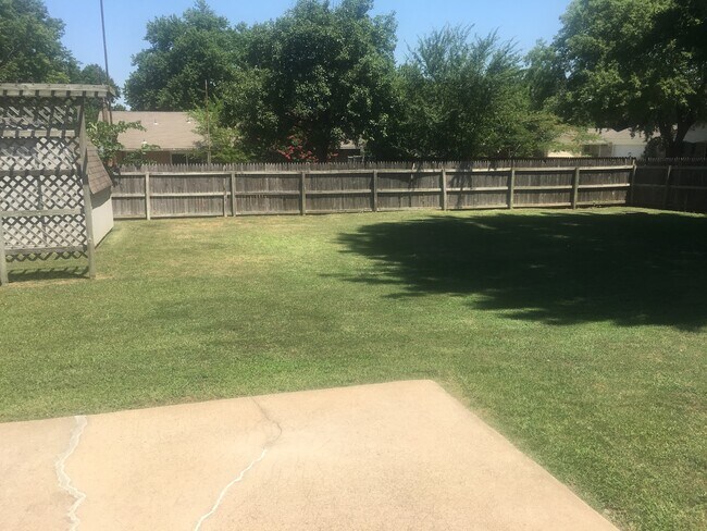 Foto del edificio - 3 bedroom 2 bath home in East Tulsa