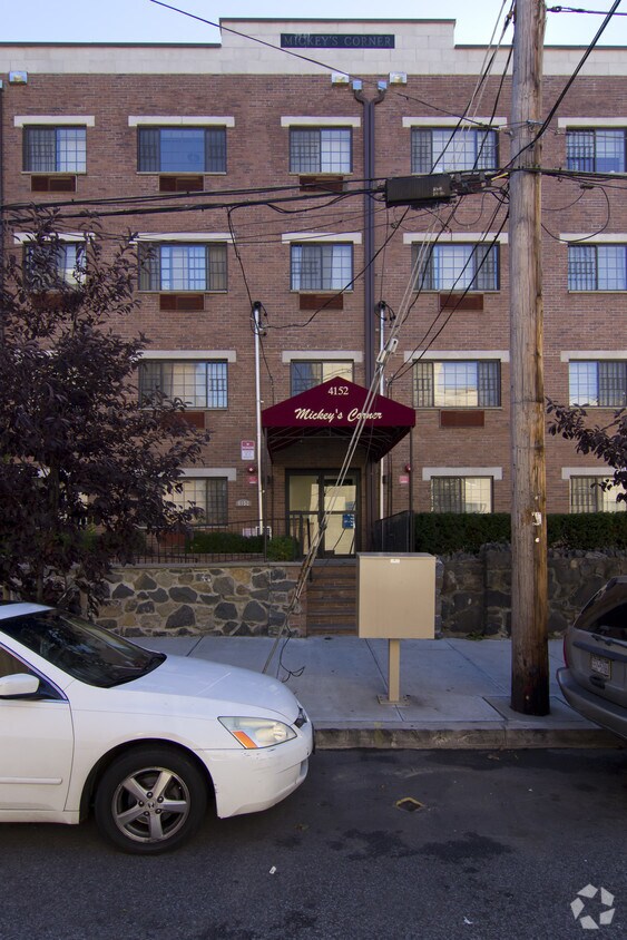 Building Photo - 4152 Carpenter Ave
