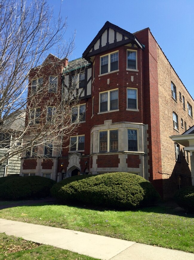 Building Photo - 704 S Maple Ave