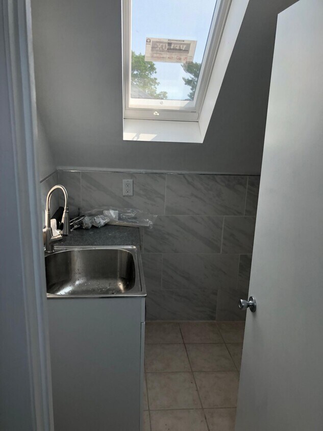 bathroom - 80 Woodlawn St