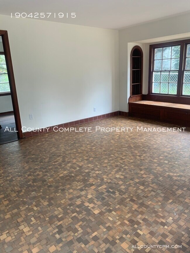 Building Photo - 6681 Oakwood St