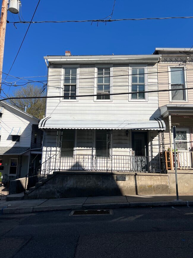 Building Photo - 420 E Market St