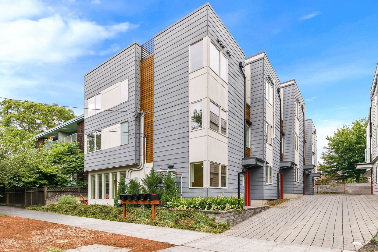 Primary Photo - 1520 13th Ave S
