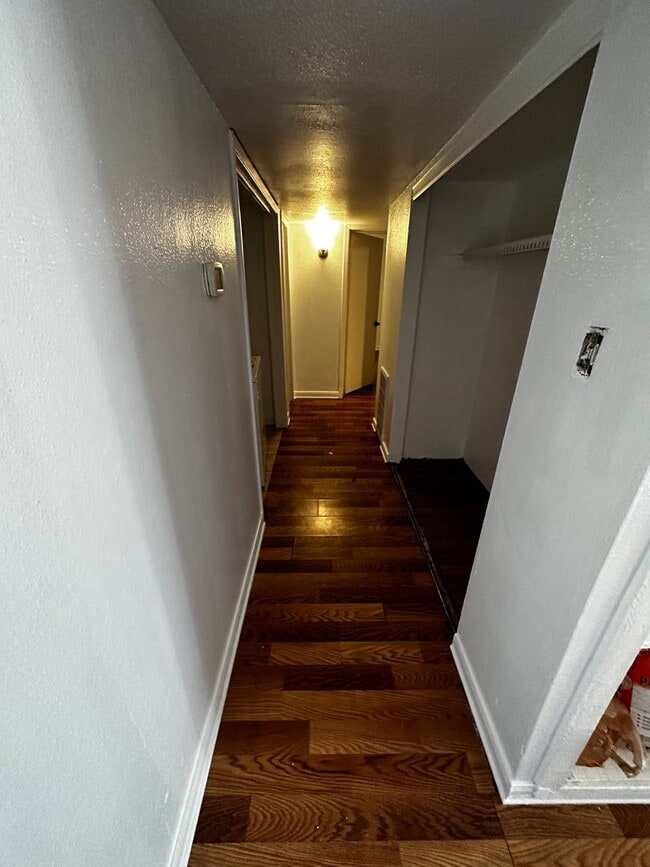 Building Photo - 5625 Antoine Dr