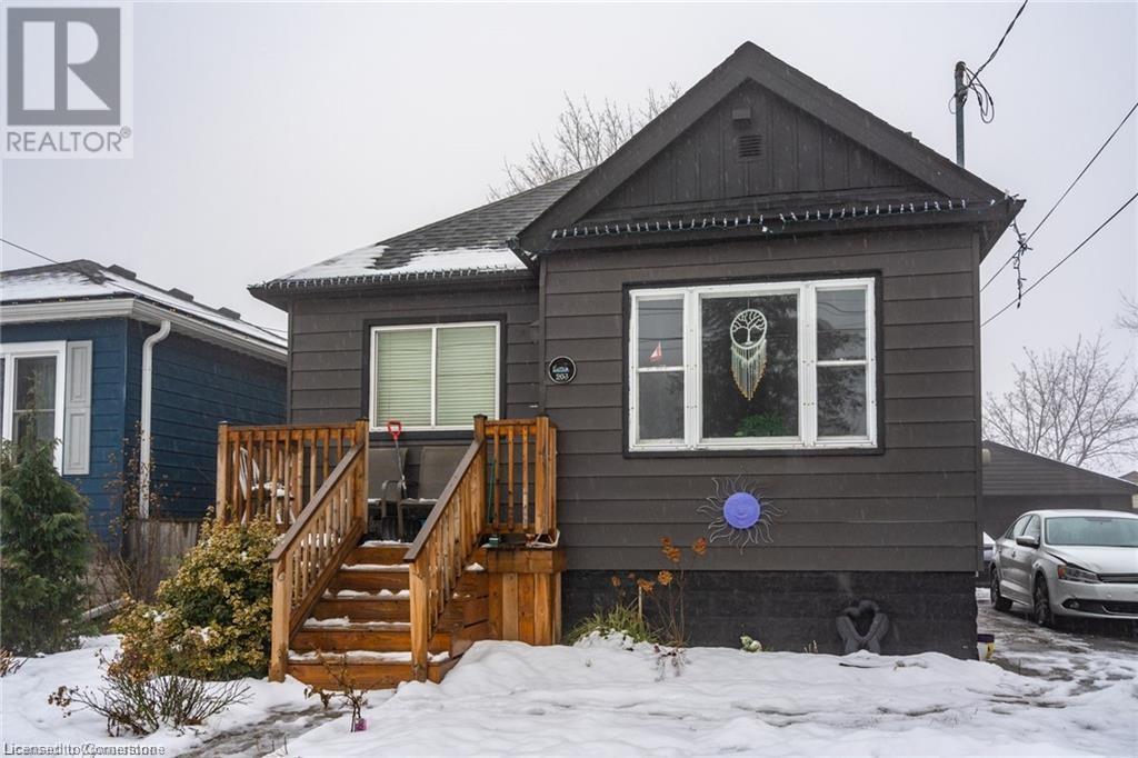 Photo principale - 203 E 15th St