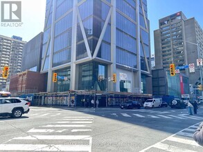 Building Photo - 771-771 Yonge St