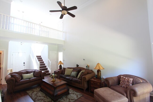 Building Photo - 4 Bedroom 2.5 Bath Lake Cyrus Beauty LOADE...