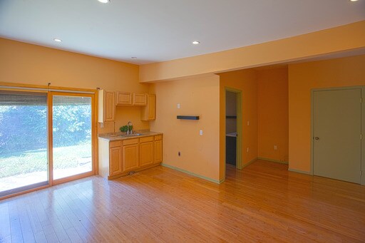 Building Photo - 2127 1/2 Las Colinas Ave