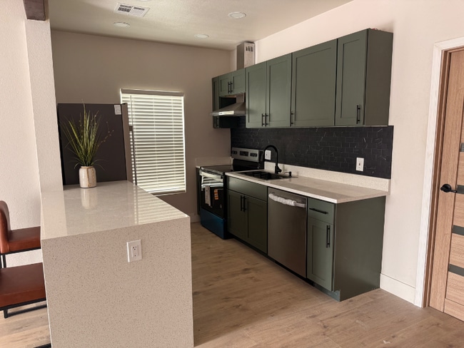 Building Photo - 1014 E McKinley St