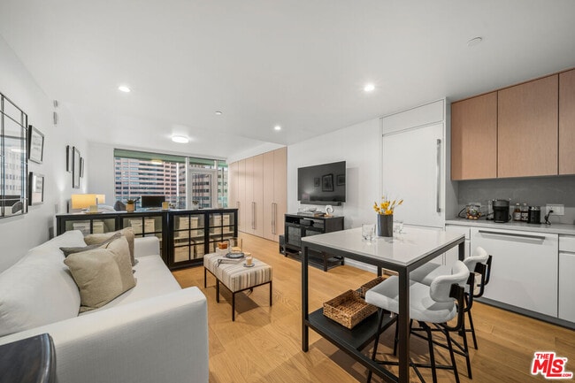 Building Photo - 877 Francisco St