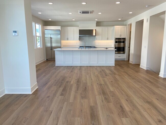 Building Photo - 2125 Cresta Dr