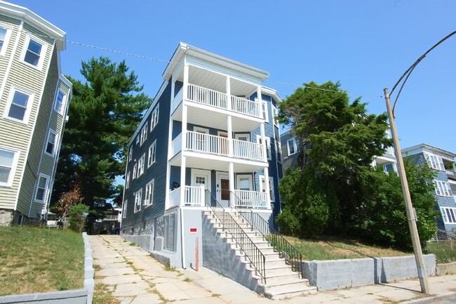 Available Now! Sunny & Large 3-Bedroom: In... - Available Now! Sunny & Large 3-Bedroom: In... Apartment