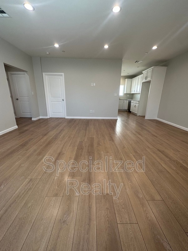 Foto del edificio - 6221 Elmer Ave