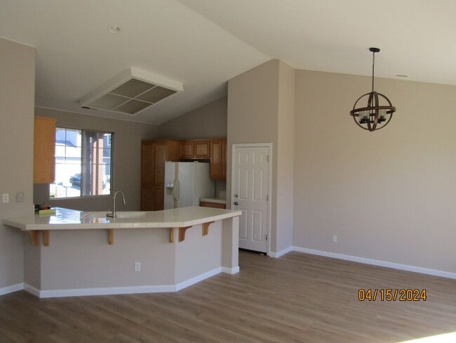 Building Photo - Very nice single story 3 bedroom home with...