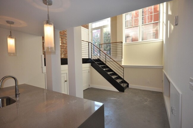 Building Photo - No Brokers Fee, Central Heat/AC, In-Unit Washer and Dryer, Large Fully Renovated, Eat-in Kitchen
