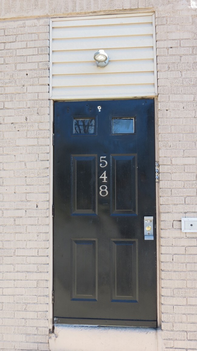 Foto del edificio - 548 Grandview Ave