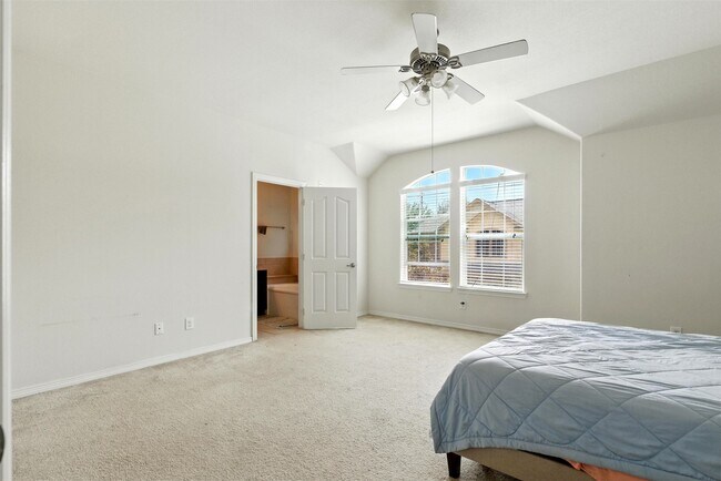 Building Photo - 8904 Clovermist Dr