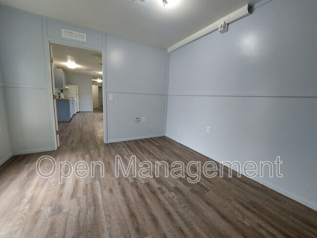 Foto del edificio - 7534 US-60