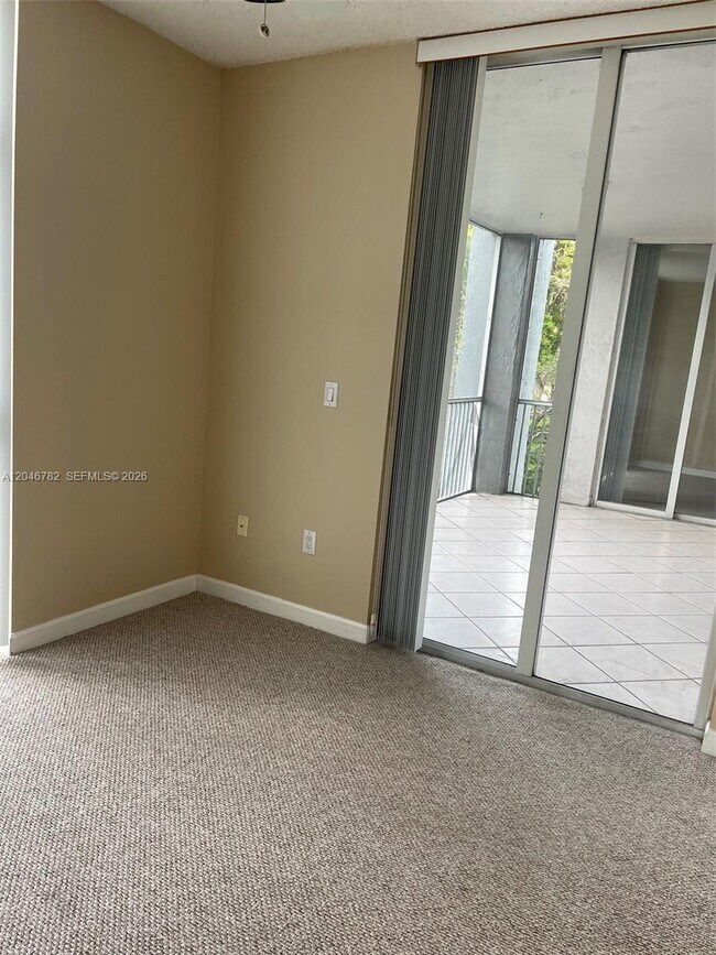 Foto del edificio - 9725 NW 52nd St