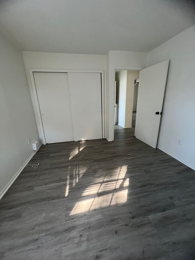 Building Photo - 2 BED 1 BATH READY TO RENT IN PLANT CITY!