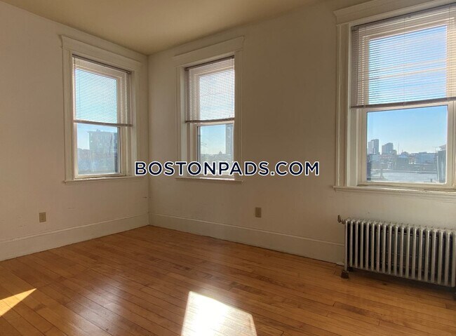 Foto del edificio - 46 Westland Ave