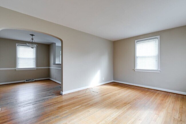Foto del edificio - 6506 Stuart Ave