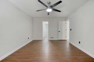 Building Photo - 61 Powers Ferry Manor SE