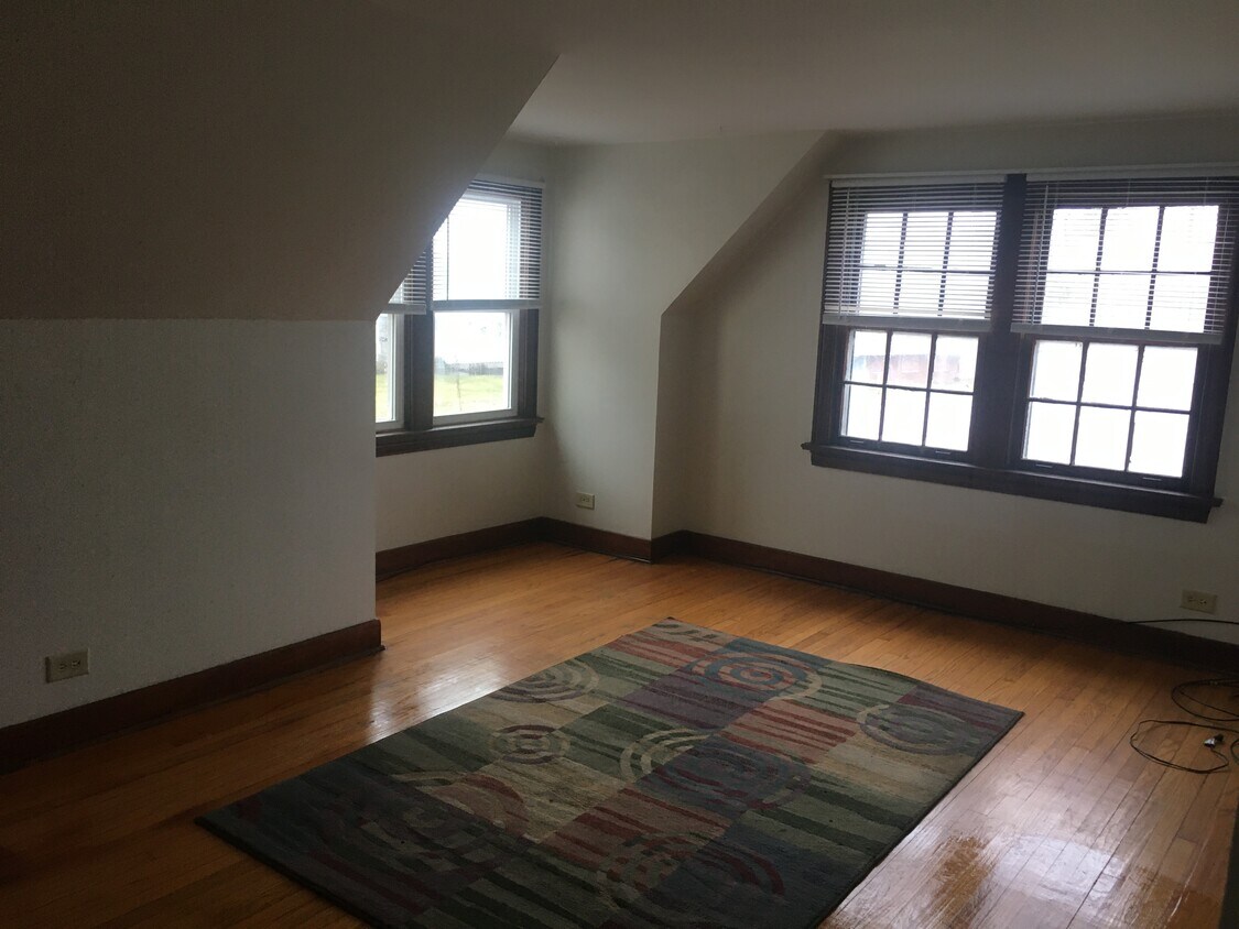 3706 Union Ave, Steger, IL 60475 Apartments in Steger, IL