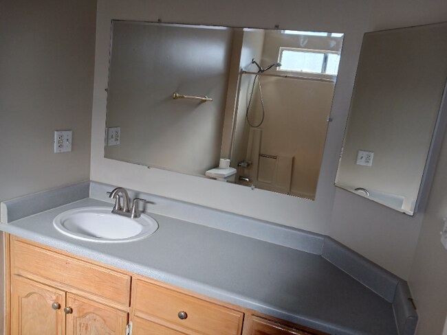 Foto del edificio - 13319 Castana Ave