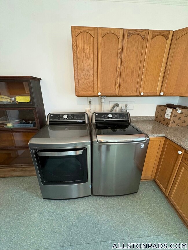 Building Photo - 45 N Beacon St