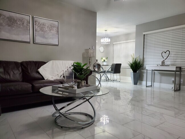 Foto del edificio - 2125 Pine Breeze Ln