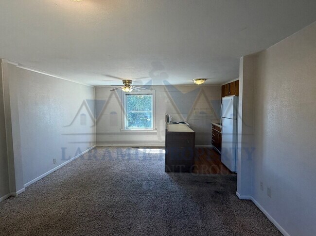Building Photo - 2 Bed 1 Bath Apartment