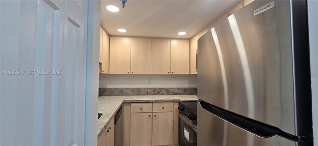 Building Photo - 9688 Fontainebleau Blvd