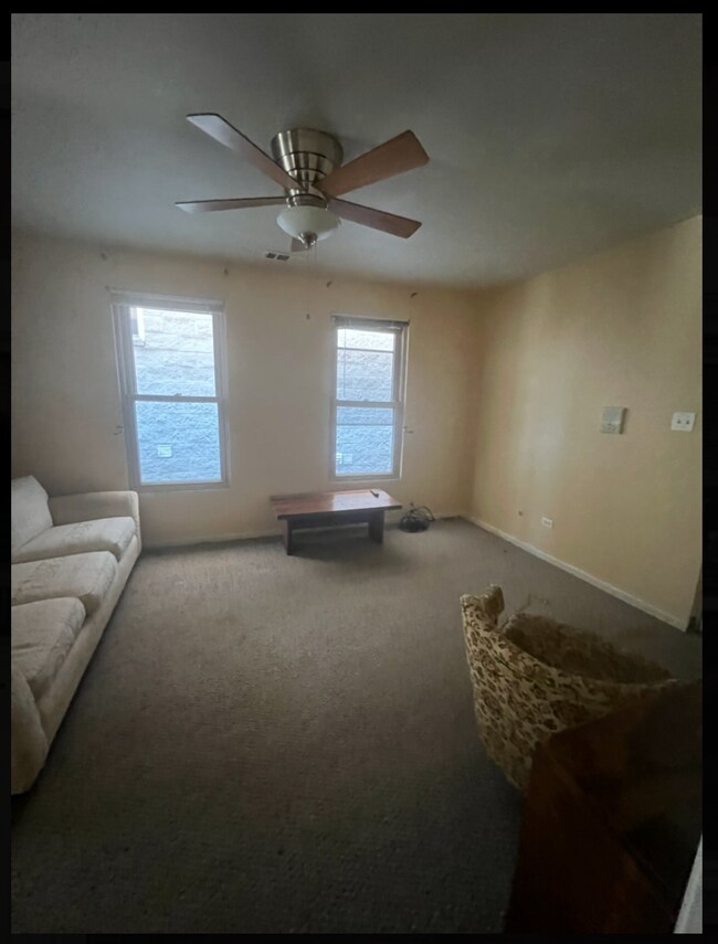 Foto del edificio - 821 N Hermitage Ave