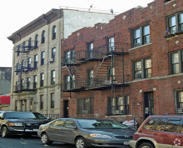 Building Photo - 464 41st St