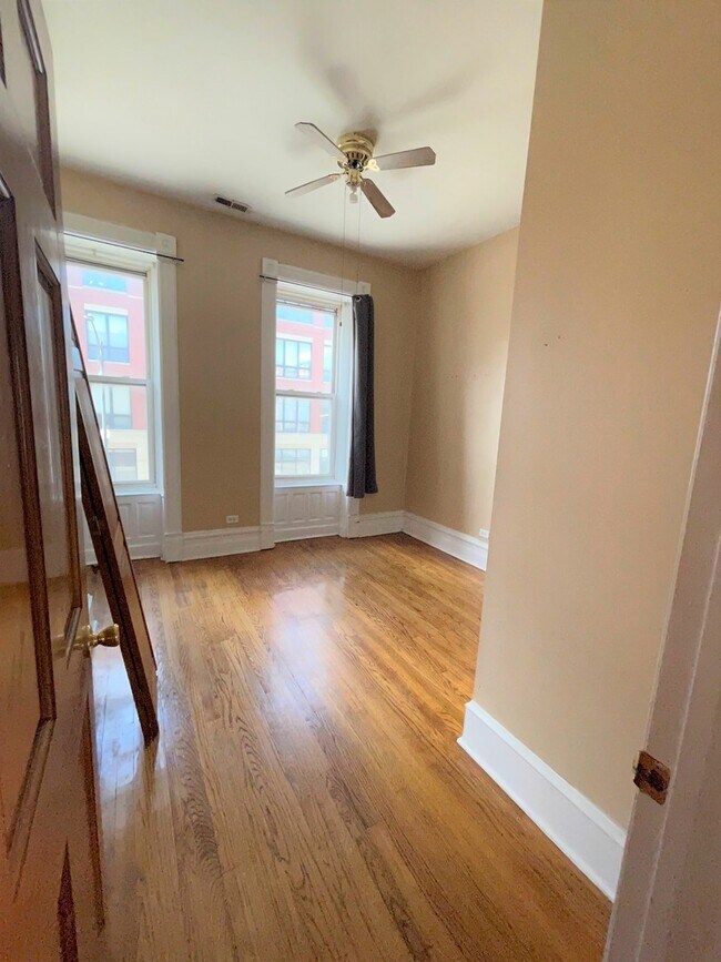 Foto del edificio - 2683 N Halsted St